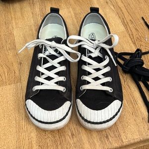 Keen Elsa Sneakers.  Size 8.